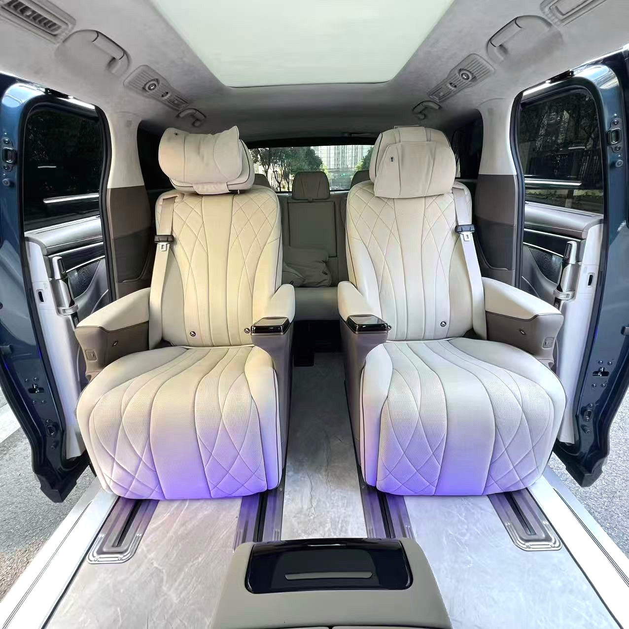 腾势 2022款 腾势D9 EV 600 四驱旗舰型 自动挡