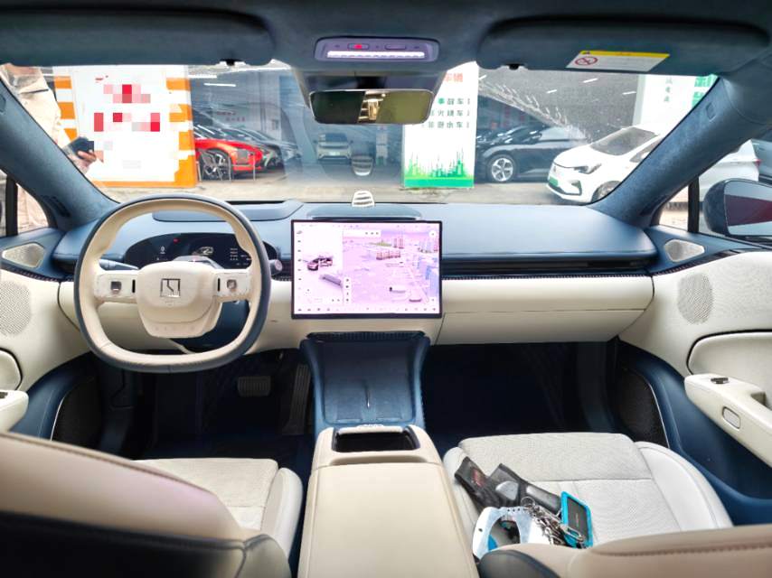 极氪 2024款 极氪007 后驱智驾版 100kWh 自动挡（2599）
