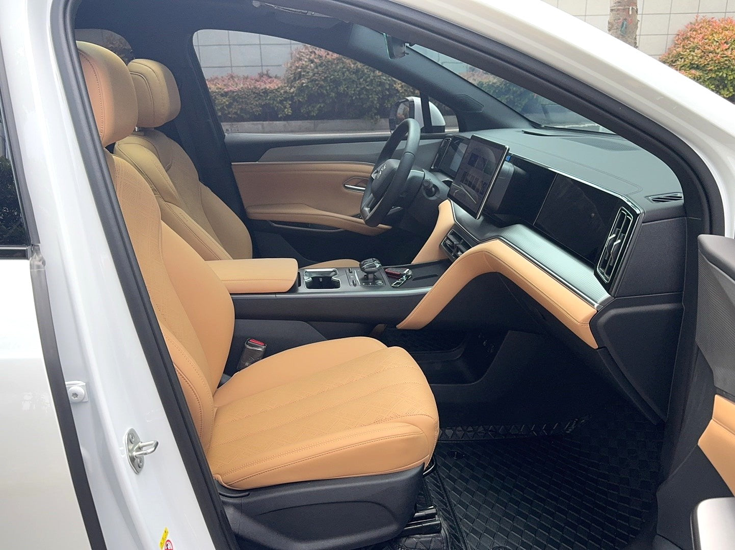 比亚迪 2024款 宋L DM-i 1.5 无级 112km 领先型 自动挡（1458）