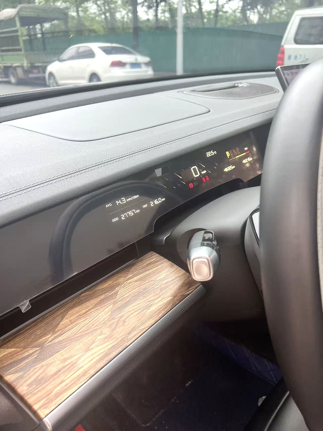 哪吒 2022款 哪吒S 1160km 后驱小版 自动挡